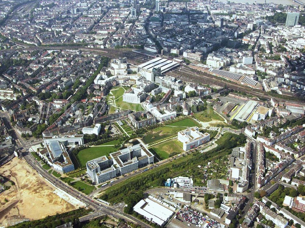 Aerial photograph Düsseldorf (NRW) - Blick auf das IHZ-Gelände (IHZ=Internationales Handelszentrum) östlich vom Düsseldorfer Hauptbahnhof. Vor der Umgestaltung befand sich auf dem Gelände das ehemalige Mannesmann-Werk.