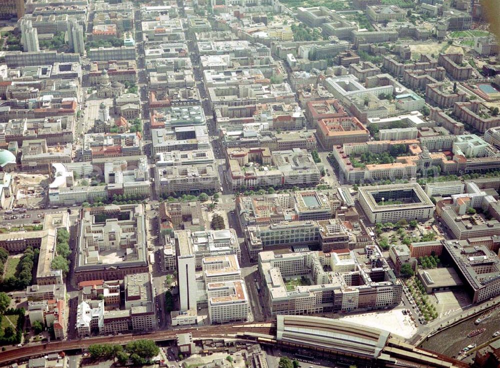 Berlin - Mitte from the bird's eye view: Blick auf das IHZ der WBM-Gruppe am Bahnhof Friedrichstraße in Berlin-Mitte