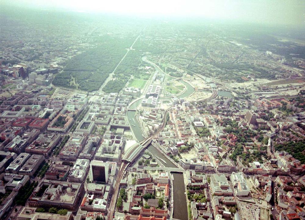 Berlin - Mitte from above - Blick auf das IHZ der WBM-Gruppe am Bahnhof Friedrichstraße in Berlin-Mitte