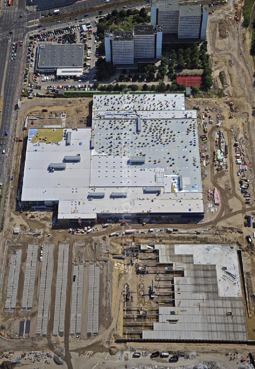 Aerial image Berlin - Blick auf die IKEA Baustelle in Berlin Lichtenberg. Bis zum November diesen Jahres entsteht hier an der Landsberger Allee der zweitgrößte Ikea-Standort in Europa mit 22 000 Quadratmetern und zugleich das dritte Berliner Einrichtungshaus. Eröffnung soll Anfang November 2010 sein. View of the IKEA construction area in Berlin Lichtenberg. It is the third furniture store in Berlin.