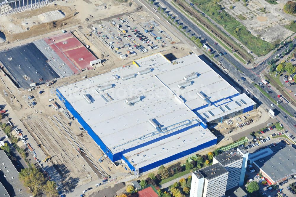 Aerial photograph Berlin - Blick auf die IKEA Baustelle in Berlin Lichtenberg. Bis zum November diesen Jahres entsteht hier an der Landsberger Allee der zweitgrößte Ikea-Standort in Europa mit 22 000 Quadratmetern und zugleich das dritte Berliner Einrichtungshaus. Eröffnung soll Anfang November 2010 sein. View of the IKEA construction area in Berlin Lichtenberg. It is the third furniture store in Berlin.