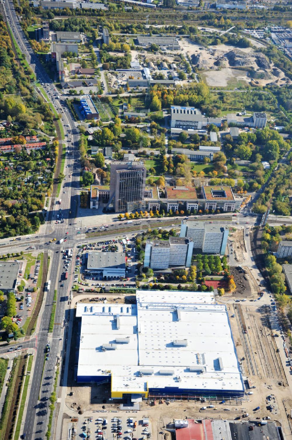 Berlin from the bird's eye view: Blick auf die IKEA Baustelle in Berlin Lichtenberg. Bis zum November diesen Jahres entsteht hier an der Landsberger Allee der zweitgrößte Ikea-Standort in Europa mit 22 000 Quadratmetern und zugleich das dritte Berliner Einrichtungshaus. Eröffnung soll Anfang November 2010 sein. View of the IKEA construction area in Berlin Lichtenberg. It is the third furniture store in Berlin.