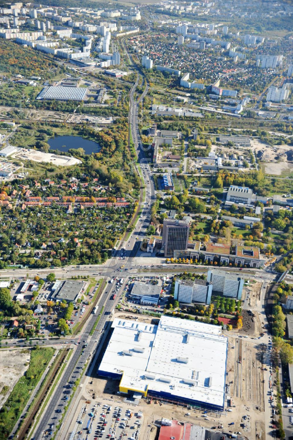 Aerial image Berlin - Blick auf die IKEA Baustelle in Berlin Lichtenberg. Bis zum November diesen Jahres entsteht hier an der Landsberger Allee der zweitgrößte Ikea-Standort in Europa mit 22 000 Quadratmetern und zugleich das dritte Berliner Einrichtungshaus. Eröffnung soll Anfang November 2010 sein. View of the IKEA construction area in Berlin Lichtenberg. It is the third furniture store in Berlin.