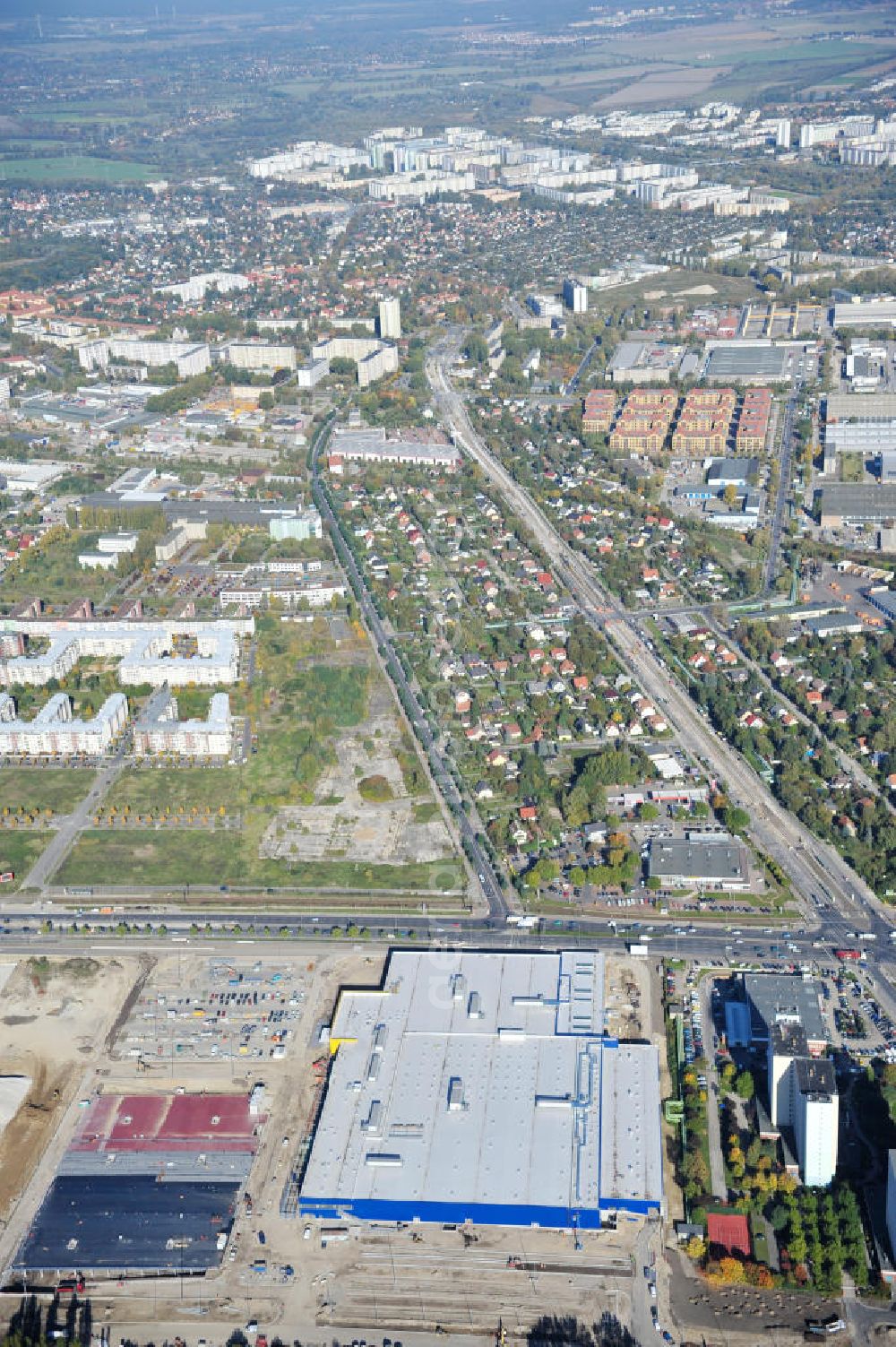 Berlin from the bird's eye view: Blick auf die IKEA Baustelle in Berlin Lichtenberg. Bis zum November diesen Jahres entsteht hier an der Landsberger Allee der zweitgrößte Ikea-Standort in Europa mit 22 000 Quadratmetern und zugleich das dritte Berliner Einrichtungshaus. Eröffnung soll Anfang November 2010 sein. View of the IKEA construction area in Berlin Lichtenberg. It is the third furniture store in Berlin.