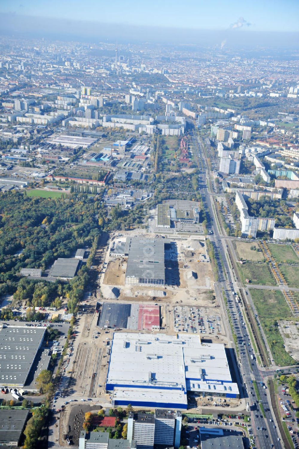 Berlin from above - Blick auf die IKEA Baustelle in Berlin Lichtenberg. Bis zum November diesen Jahres entsteht hier an der Landsberger Allee der zweitgrößte Ikea-Standort in Europa mit 22 000 Quadratmetern und zugleich das dritte Berliner Einrichtungshaus. Eröffnung soll Anfang November 2010 sein. View of the IKEA construction area in Berlin Lichtenberg. It is the third furniture store in Berlin.