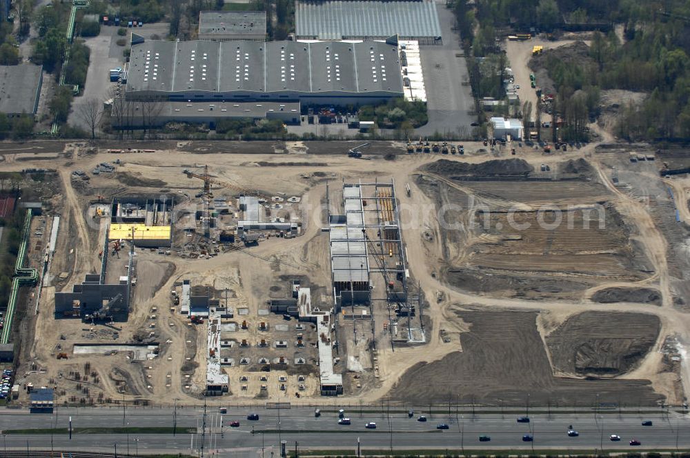 Aerial image Berlin - Blick auf die IKEA Baustelle in Berlin Lichtenberg. Bis zum November diesen Jahres entsteht hier an der Landsberger Allee der zweitgrößte Ikea-Standort in Europa mit 22 000 Quadratmetern und zugleich das vierte Berliner Einrichtungshaus. Eröffnung soll Anfang November 2010 sein. View of the IKEA construction area in Berlin Lichtenberg. It is the fourth furniture store in Berlin.