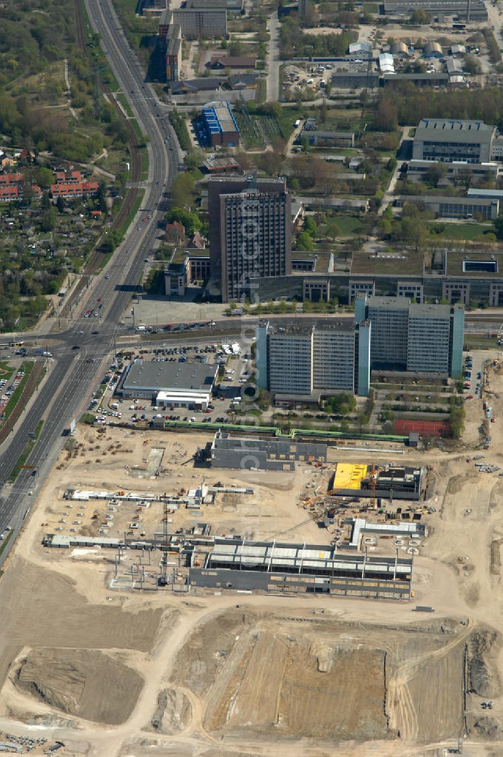 Aerial image Berlin - Blick auf die IKEA Baustelle in Berlin Lichtenberg. Bis zum November diesen Jahres entsteht hier an der Landsberger Allee der zweitgrößte Ikea-Standort in Europa mit 22 000 Quadratmetern und zugleich das vierte Berliner Einrichtungshaus. Eröffnung soll Anfang November 2010 sein. View of the IKEA construction area in Berlin Lichtenberg. It is the fourth furniture store in Berlin.