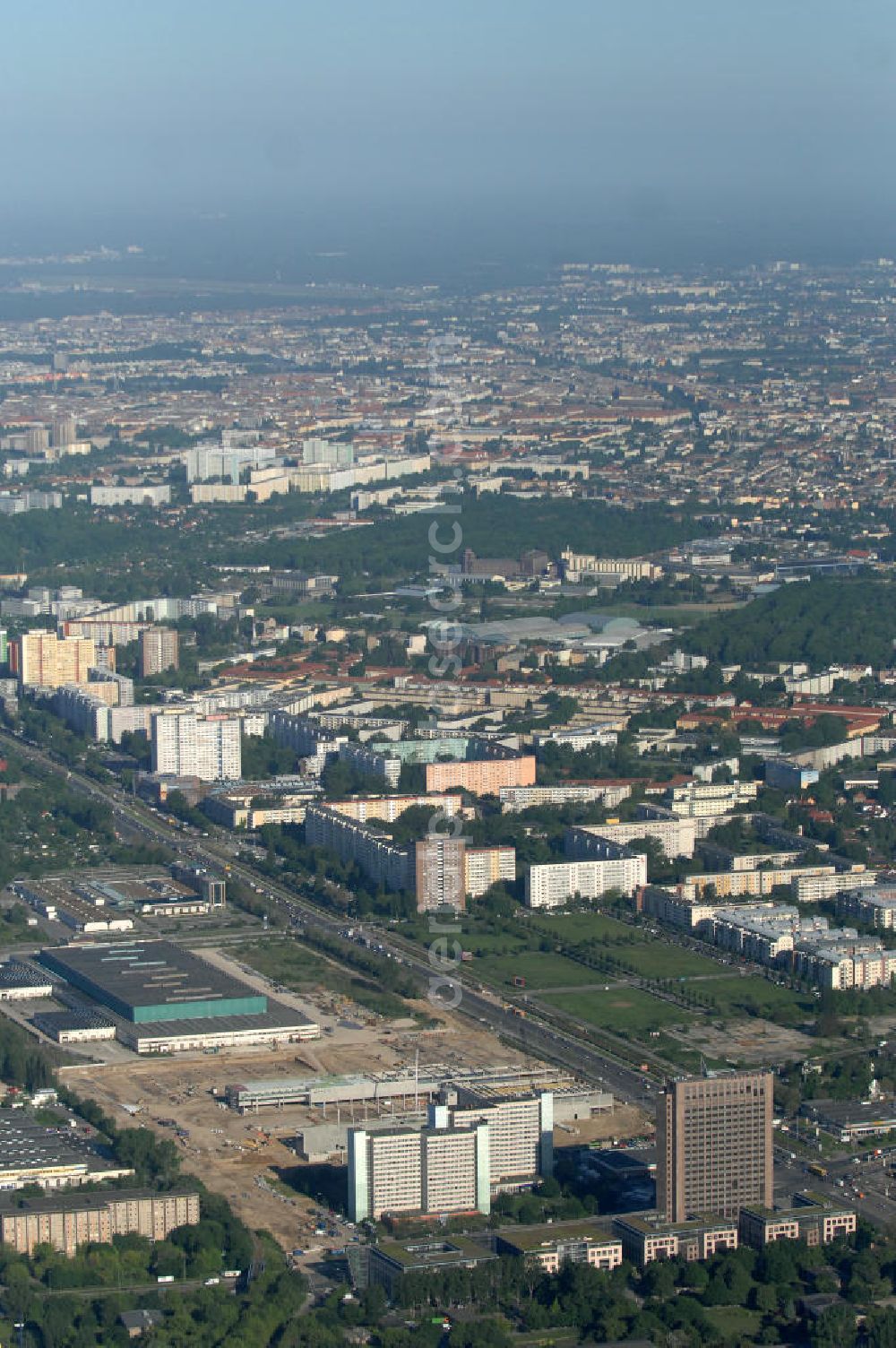 Aerial image Berlin - Blick auf die IKEA Baustelle in Berlin Lichtenberg. Bis zum November diesen Jahres entsteht hier an der Landsberger Allee der zweitgrößte Ikea-Standort in Europa mit 22 000 Quadratmetern und zugleich das vierte Berliner Einrichtungshaus. Eröffnung soll Anfang November 2010 sein. View of the IKEA construction area in Berlin Lichtenberg. It is the fourth furniture store in Berlin.