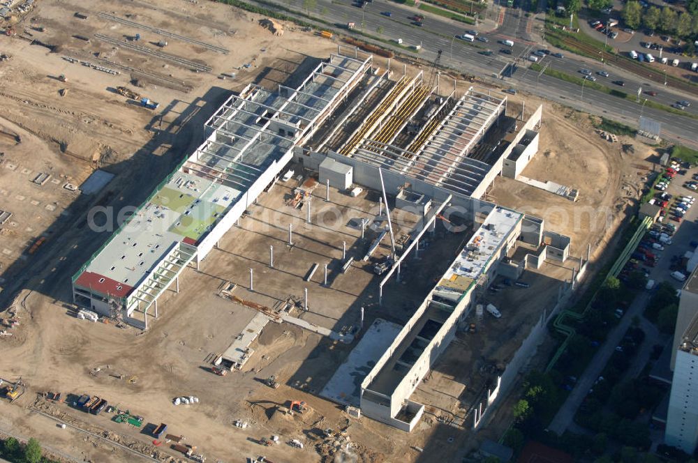 Aerial photograph Berlin - Blick auf die IKEA Baustelle in Berlin Lichtenberg. Bis zum November diesen Jahres entsteht hier an der Landsberger Allee der zweitgrößte Ikea-Standort in Europa mit 22 000 Quadratmetern und zugleich das vierte Berliner Einrichtungshaus. Eröffnung soll Anfang November 2010 sein. View of the IKEA construction area in Berlin Lichtenberg. It is the fourth furniture store in Berlin.