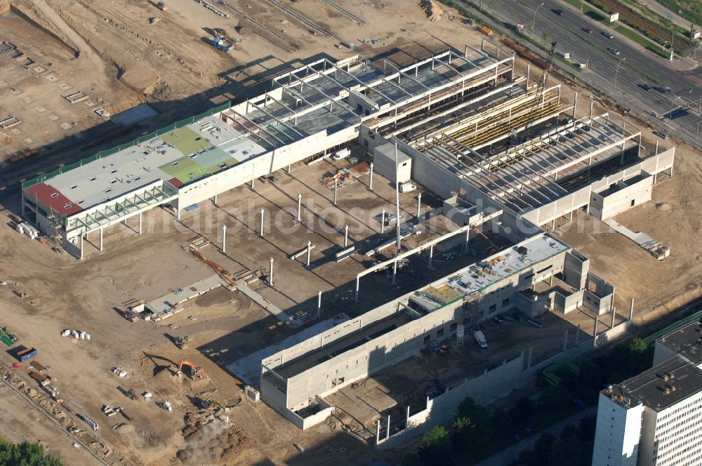 Aerial image Berlin - Blick auf die IKEA Baustelle in Berlin Lichtenberg. Bis zum November diesen Jahres entsteht hier an der Landsberger Allee der zweitgrößte Ikea-Standort in Europa mit 22 000 Quadratmetern und zugleich das vierte Berliner Einrichtungshaus. Eröffnung soll Anfang November 2010 sein. View of the IKEA construction area in Berlin Lichtenberg. It is the fourth furniture store in Berlin.