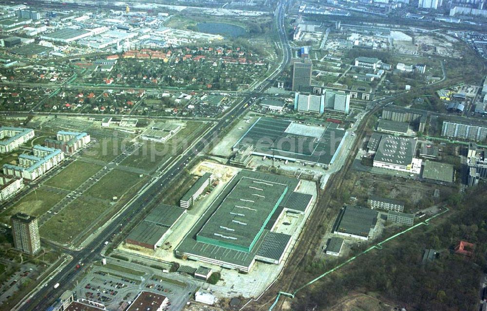 Aerial photograph Berlin - Lichtenberg - IKEA-Baustelle am ehemaligen Großhandelslager an der Landsberger Allee / Rhinstraße in Berlin - Lichtenberg.