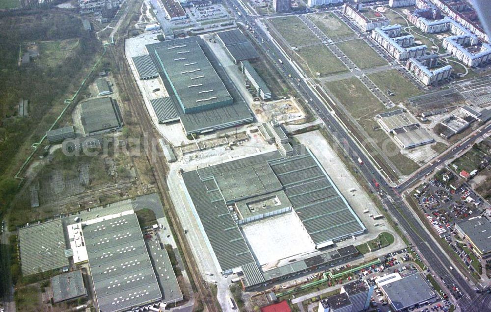 Aerial photograph Berlin - Lichtenberg - IKEA-Baustelle am ehemaligen Großhandelslager an der Landsberger Allee / Rhinstraße in Berlin - Lichtenberg.