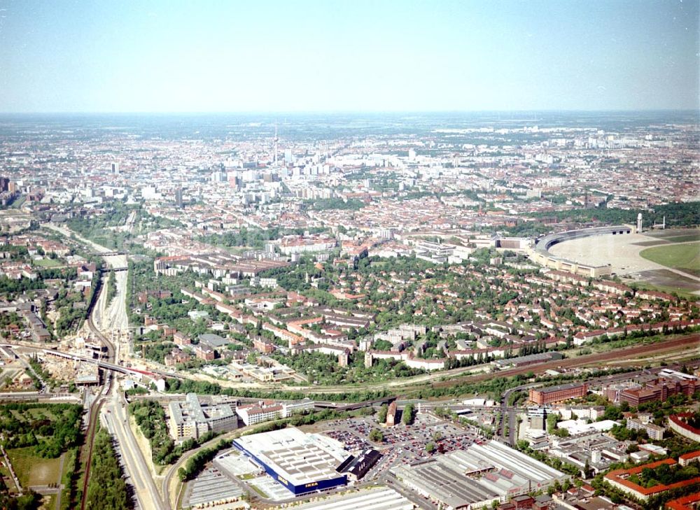 Berlin-Tempelhof from the bird's eye view: 29.05.2004 Berlin Tempelhof Blick auf das Einrichtungshaus IKEA in Berlin Tempelhof