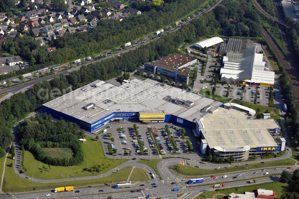 Bielefeld from the bird's eye view: Die Filiale des schwedischen Einrichtungshauses Ikea in Bielefeld, Nordrhein-Westfalen. Das Möbelhaus ist mit einem Parkhaus kombiniert. Branch of the sweedish furnishing house Ikea in Bielefeld, North Rhine-Westphalia. The furniture shop is combined with a parking ramp.