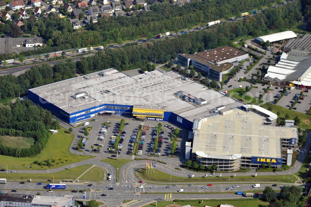 Bielefeld from the bird's eye view: Die Filiale des schwedischen Einrichtungshauses Ikea in Bielefeld, Nordrhein-Westfalen. Das Möbelhaus ist mit einem Parkhaus kombiniert. Branch of the sweedish furnishing house Ikea in Bielefeld, North Rhine-Westphalia. The furniture shop is combined with a parking ramp.