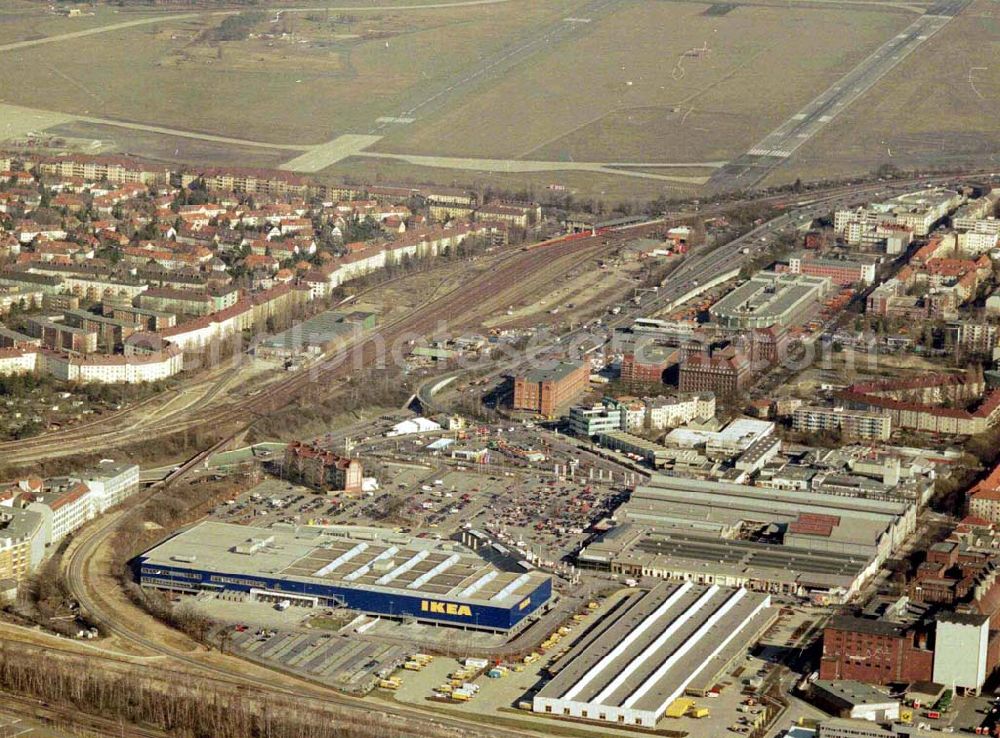 Aerial image Berlin-Tempelhof - IKEA-Einrichtungshaus Alboinstraße am Flughafen Berlin-Tempelhof