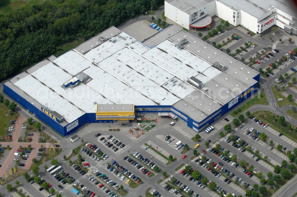 Braunschweig from the bird's eye view: Blick auf das IKEA-Einrichtungshaus im Gewerbegebiet an der Hansestrasse an der Autobahn A2. View of IKEA store in the industrial area of the Hanseatic road to the A2 motorway.