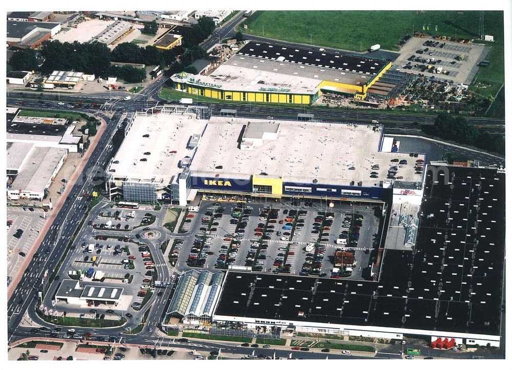 Aerial photograph Bremen - Brinkum - IKEA-Einrichtungshaus in Bremen-Brinkum im Gewerbegebiet Brinkum-Nord an der Autobahn A1/E22.