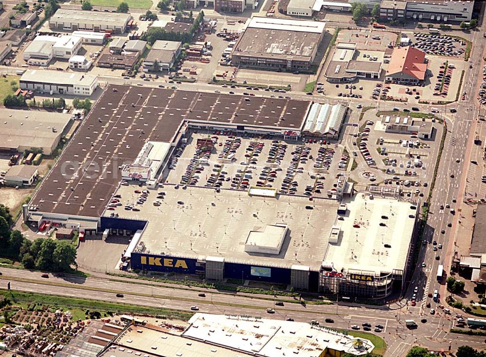 Aerial photograph Bremen - Brinkum - IKEA-Einrichtungshaus in Bremen-Brinkum im Gewerbegebiet Brinkum-Nord an der Autobahn A1/E22.