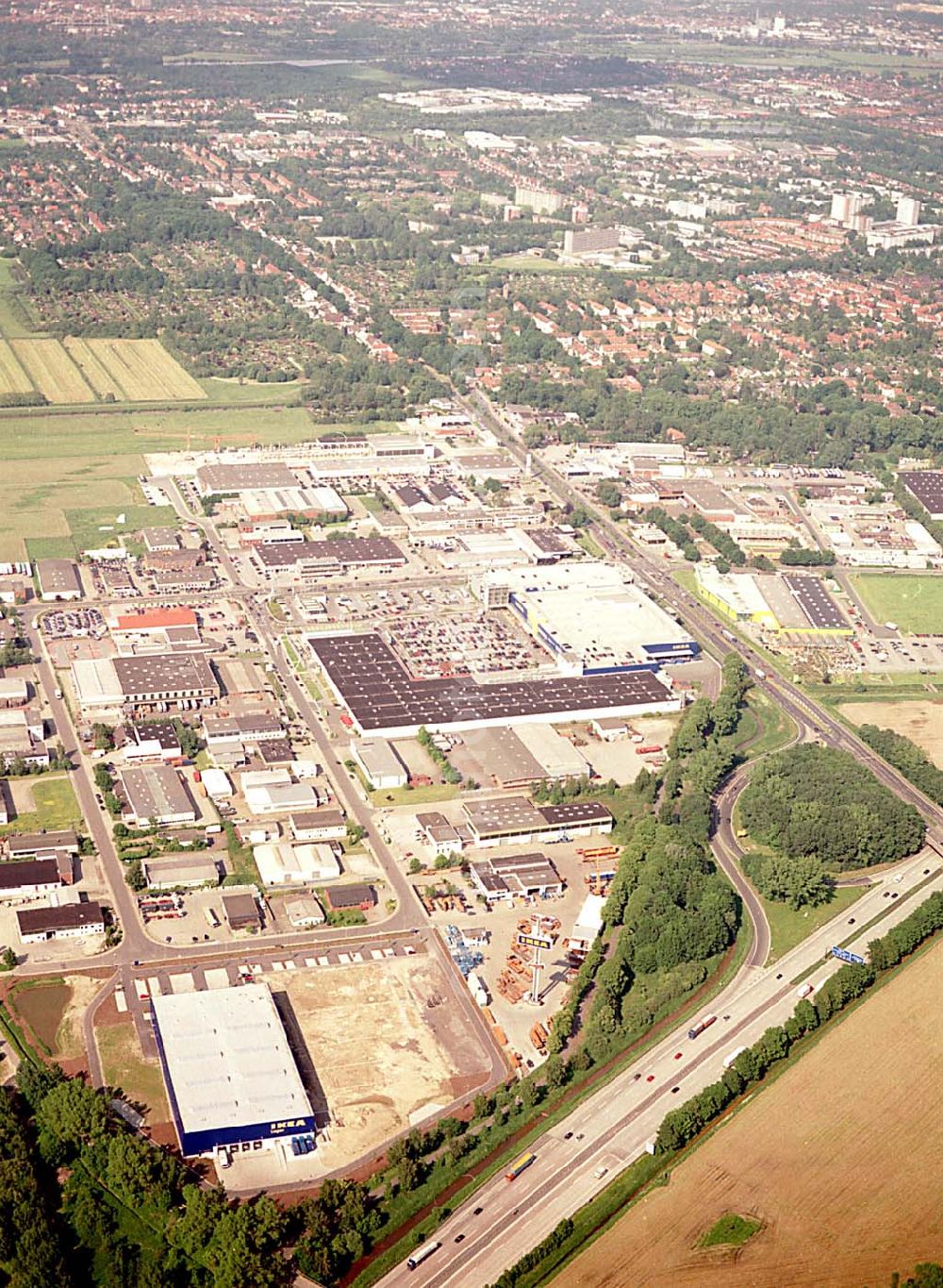 Aerial image Bremen - Brinkum - IKEA-Einrichtungshaus in Bremen-Brinkum im Gewerbegebiet Brinkum-Nord an der Autobahn A1/E22.