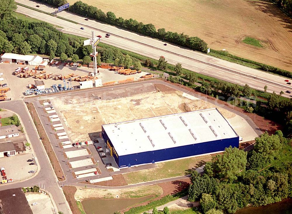 Aerial photograph Bremen - Brinkum - IKEA-Einrichtungshaus in Bremen-Brinkum im Gewerbegebiet Brinkum-Nord an der Autobahn A1/E22.