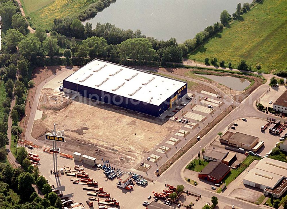 Bremen - Brinkum from the bird's eye view: IKEA-Einrichtungshaus in Bremen-Brinkum im Gewerbegebiet Brinkum-Nord an der Autobahn A1/E22.