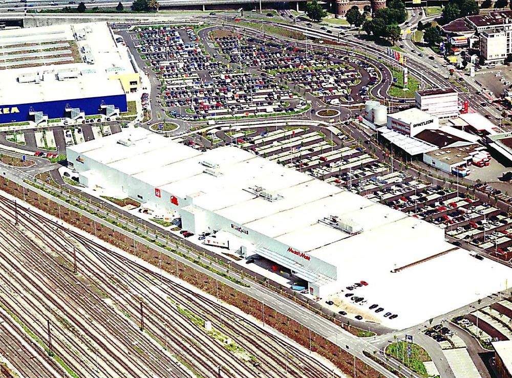 Neu-Ulm / Bayern from above - IKEA-Einrichtungshaus, Einkaufszentrum auf dem Grundstück IKEA-Niederlassung Ulm an der Blaubeurer Straße in 89077 Ulm