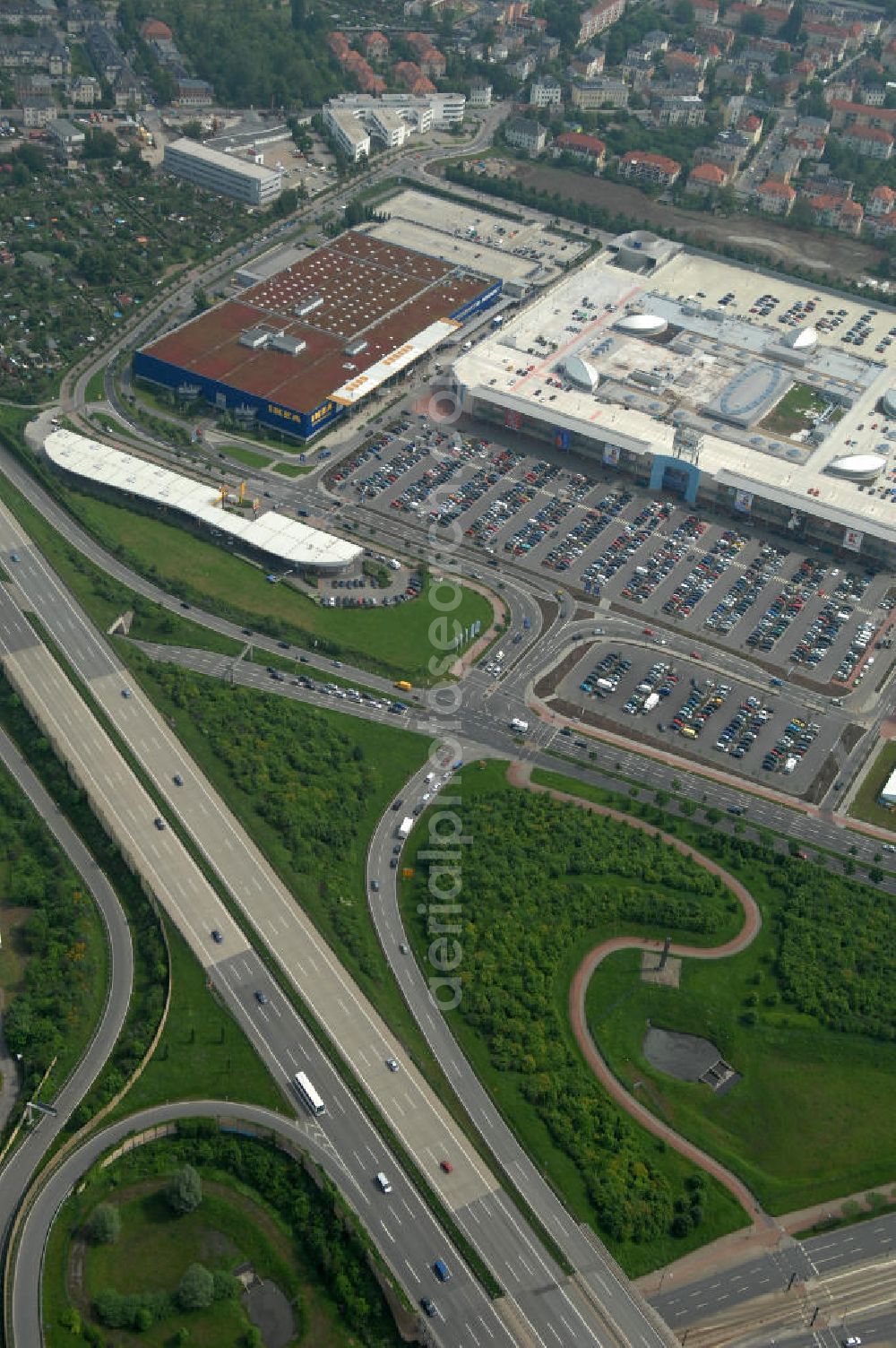 Aerial image Dresden - Blick auf das IKEA - Einrichtungshaus im Elbepark Dresden an der Petschelstrasse. View of the IKEA - furniture store in Dresden on the Elbe Park Petschelstrasse.