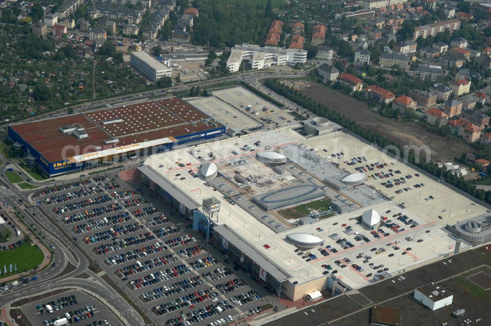 Aerial photograph Dresden - Blick auf das IKEA - Einrichtungshaus im Elbepark Dresden an der Petschelstrasse. View of the IKEA - furniture store in Dresden on the Elbe Park Petschelstrasse.