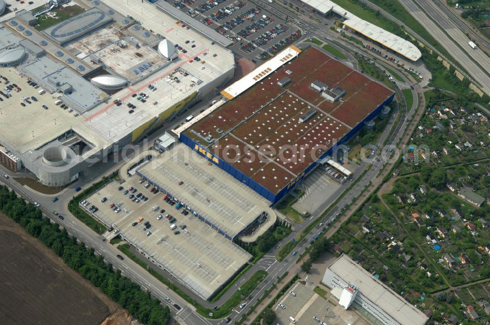 Dresden from the bird's eye view: Blick auf das IKEA - Einrichtungshaus im Elbepark Dresden an der Petschelstrasse. View of the IKEA - furniture store in Dresden on the Elbe Park Petschelstrasse.