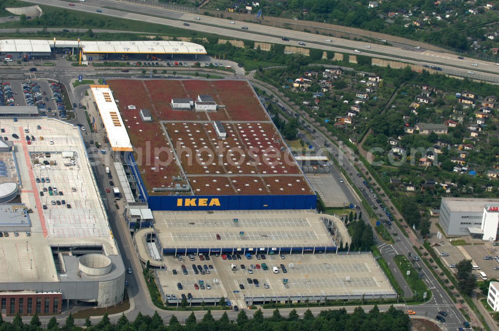 Dresden from the bird's eye view: Blick auf das IKEA - Einrichtungshaus im Elbepark Dresden an der Petschelstrasse. View of the IKEA - furniture store in Dresden on the Elbe Park Petschelstrasse.