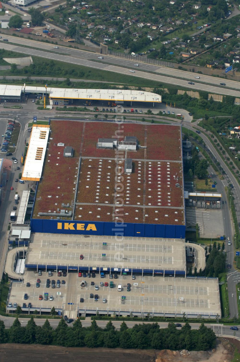 Aerial photograph Dresden - Blick auf das IKEA - Einrichtungshaus im Elbepark Dresden an der Petschelstrasse. View of the IKEA - furniture store in Dresden on the Elbe Park Petschelstrasse.