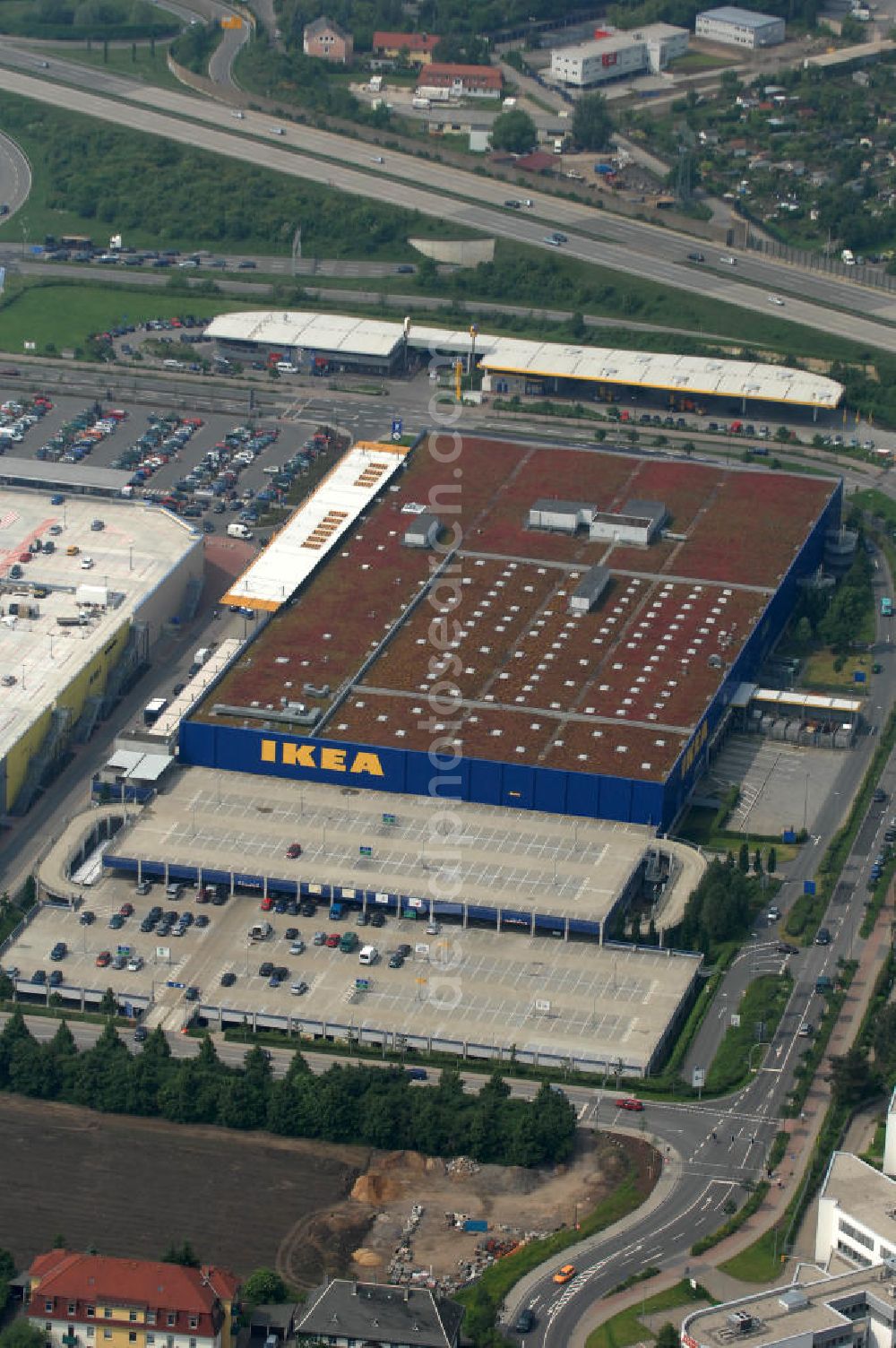 Dresden from above - Blick auf das IKEA - Einrichtungshaus im Elbepark Dresden an der Petschelstrasse. View of the IKEA - furniture store in Dresden on the Elbe Park Petschelstrasse.