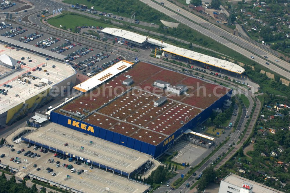 Dresden from the bird's eye view: Blick auf das IKEA - Einrichtungshaus im Elbepark Dresden an der Petschelstrasse. View of the IKEA - furniture store in Dresden on the Elbe Park Petschelstrasse.