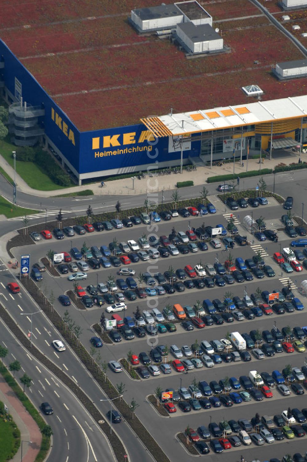 Dresden from the bird's eye view: Blick auf das IKEA - Einrichtungshaus im Elbepark Dresden an der Petschelstrasse. View of the IKEA - furniture store in Dresden on the Elbe Park Petschelstrasse.