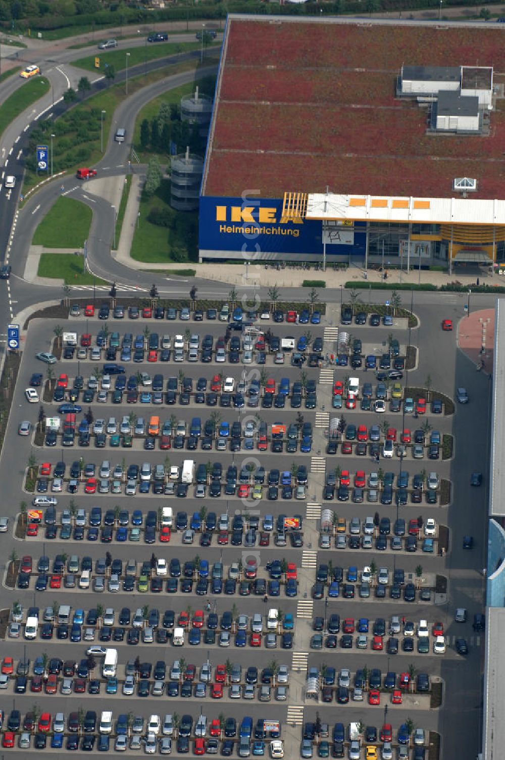 Dresden from above - Blick auf das IKEA - Einrichtungshaus im Elbepark Dresden an der Petschelstrasse. View of the IKEA - furniture store in Dresden on the Elbe Park Petschelstrasse.