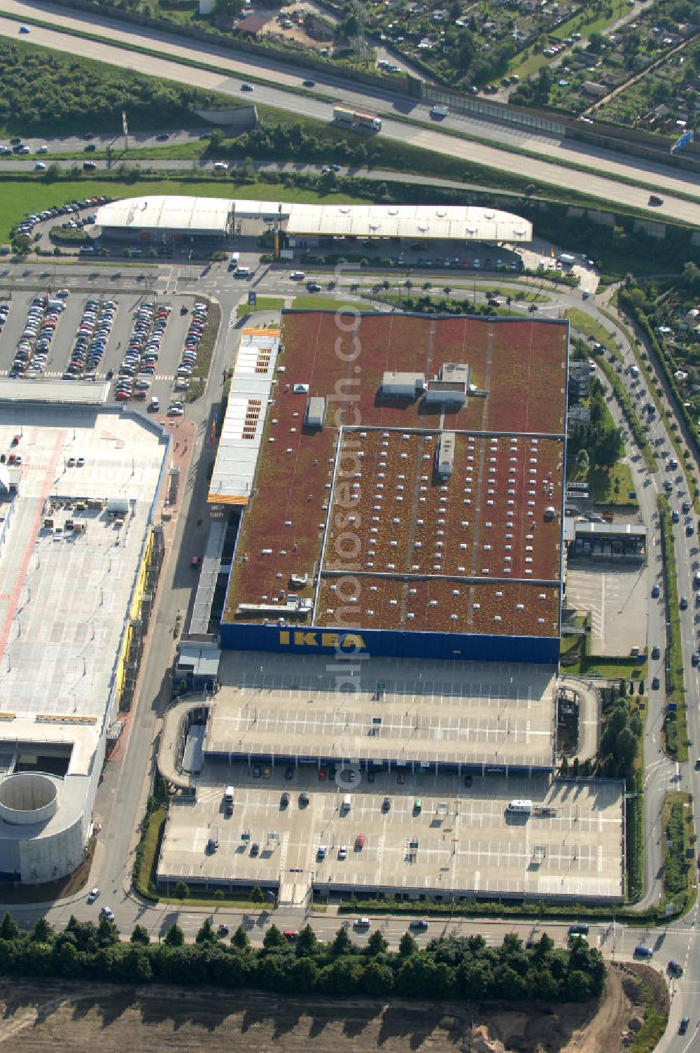 Aerial photograph Dresden - Blick auf das IKEA - Einrichtungshaus im Elbepark Dresden an der Petschelstrasse. View of the IKEA - furniture store in Dresden on the Elbe Park Petschelstrasse.