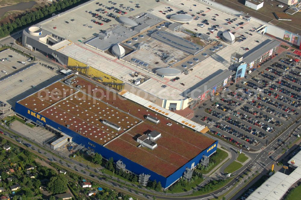 Dresden from above - Blick auf das IKEA - Einrichtungshaus im Elbepark Dresden an der Petschelstrasse. View of the IKEA - furniture store in Dresden on the Elbe Park Petschelstrasse.