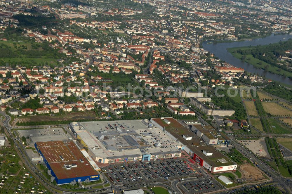 Aerial image Dresden - Blick auf das IKEA - Einrichtungshaus im Elbepark Dresden an der Petschelstrasse. View of the IKEA - furniture store in Dresden on the Elbe Park Petschelstrasse.