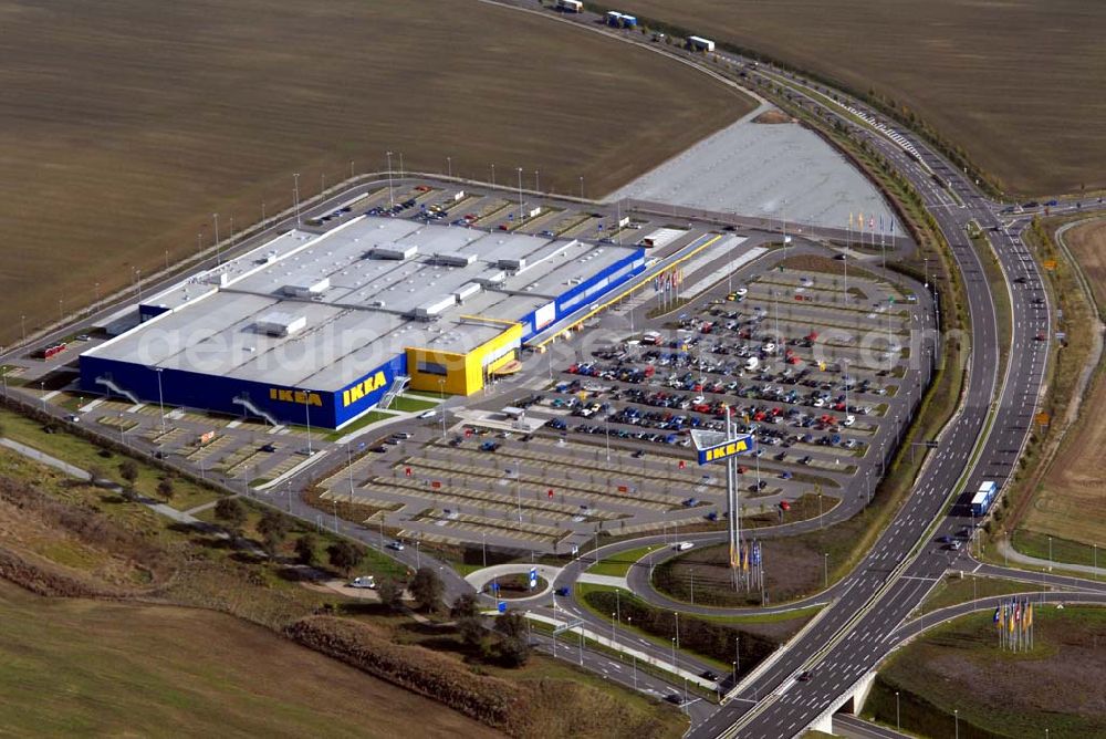 Erfurt from above - Blick auf das IKEA Einrichtungshaus Erfurt, das 2005 eröffnet wurde. Adresse: IKEA Deutschland GmbH & CO.KG; Niederlassung Erfurt, Eisenacher Str. 50, 99094 Erfurt