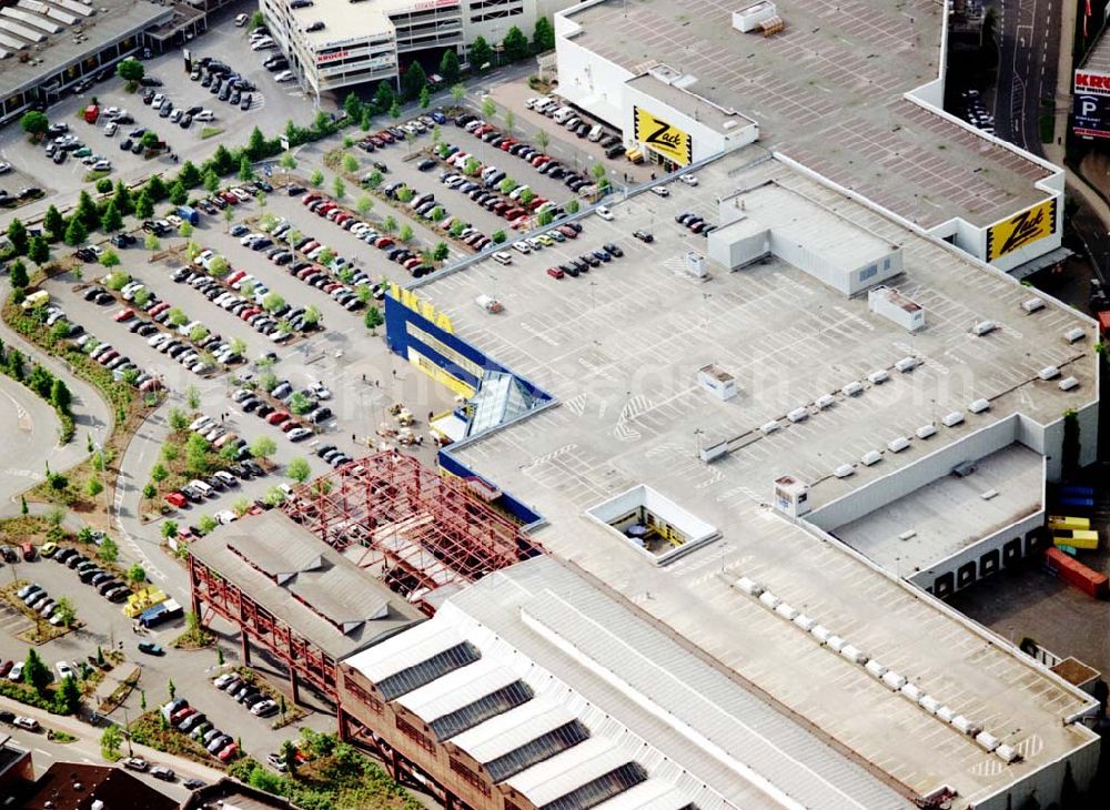 Aerial photograph Essen - IKEA-Einrichtungshaus in Essen-Altendorf mit BAUMARKT-Niederlassung sowie der alten KRUPP-Halle mit Brücke zur Innenstadt.