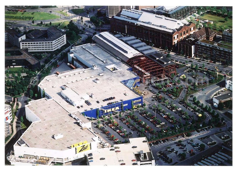 Essen from the bird's eye view: IKEA-Einrichtungshaus in Essen-Altendorf mit BAUMARKT-Niederlassung sowie der alten KRUPP-Halle mit Brücke zur Innenstadt.