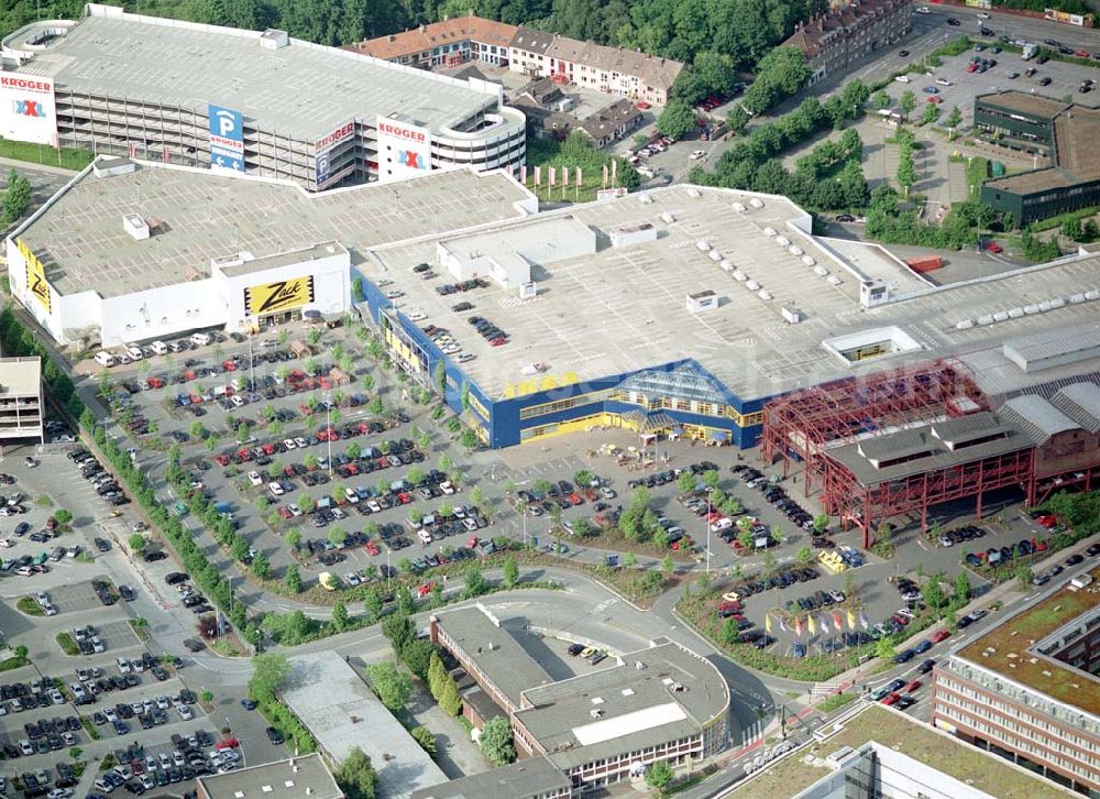 Aerial photograph Essen - IKEA-Einrichtungshaus in Essen-Altendorf mit BAUMARKT-Niederlassung sowie der alten KRUPP-Halle mit Brücke zur Innenstadt.