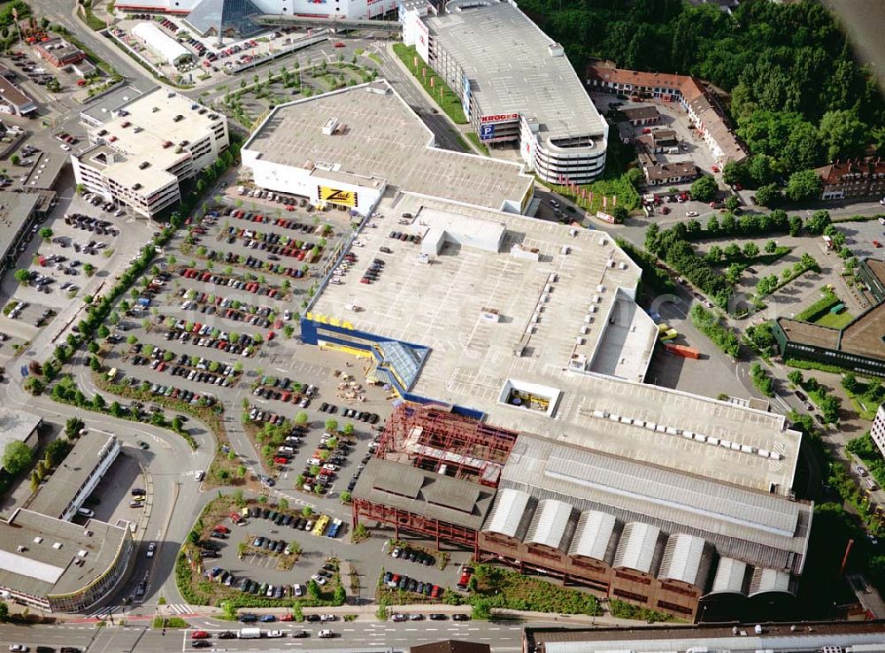 Essen from the bird's eye view: IKEA-Einrichtungshaus in Essen-Altendorf mit BAUMARKT-Niederlassung sowie der alten KRUPP-Halle mit Brücke zur Innenstadt.