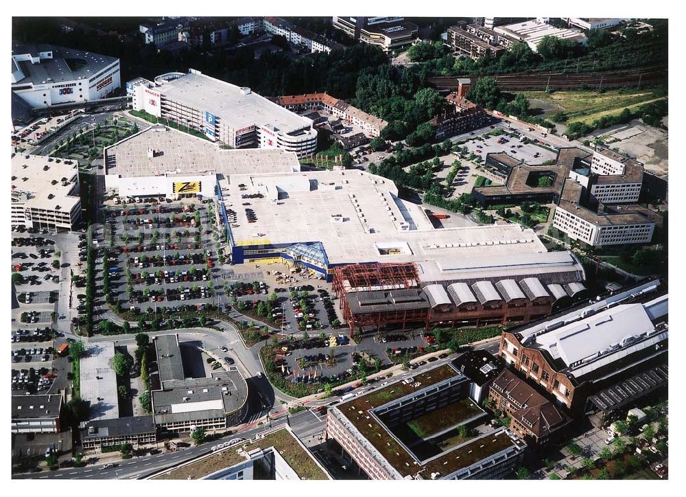 Aerial image Essen - IKEA-Einrichtungshaus in Essen-Altendorf mit BAUMARKT-Niederlassung sowie der alten KRUPP-Halle mit Brücke zur Innenstadt.