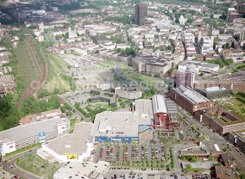 Aerial image Essen - IKEA-Einrichtungshaus in Essen-Altendorf mit BAUMARKT-Niederlassung sowie der alten KRUPP-Halle mit Brücke zur Innenstadt.