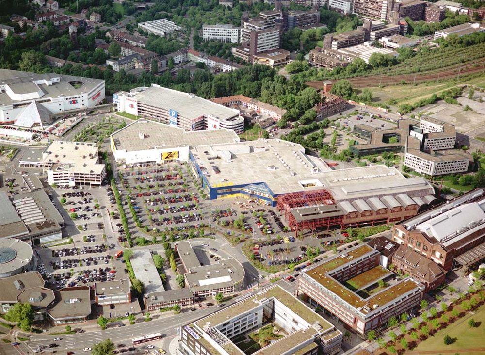 Essen from above - IKEA-Einrichtungshaus in Essen-Altendorf mit BAUMARKT-Niederlassung sowie der alten KRUPP-Halle mit Brücke zur Innenstadt.