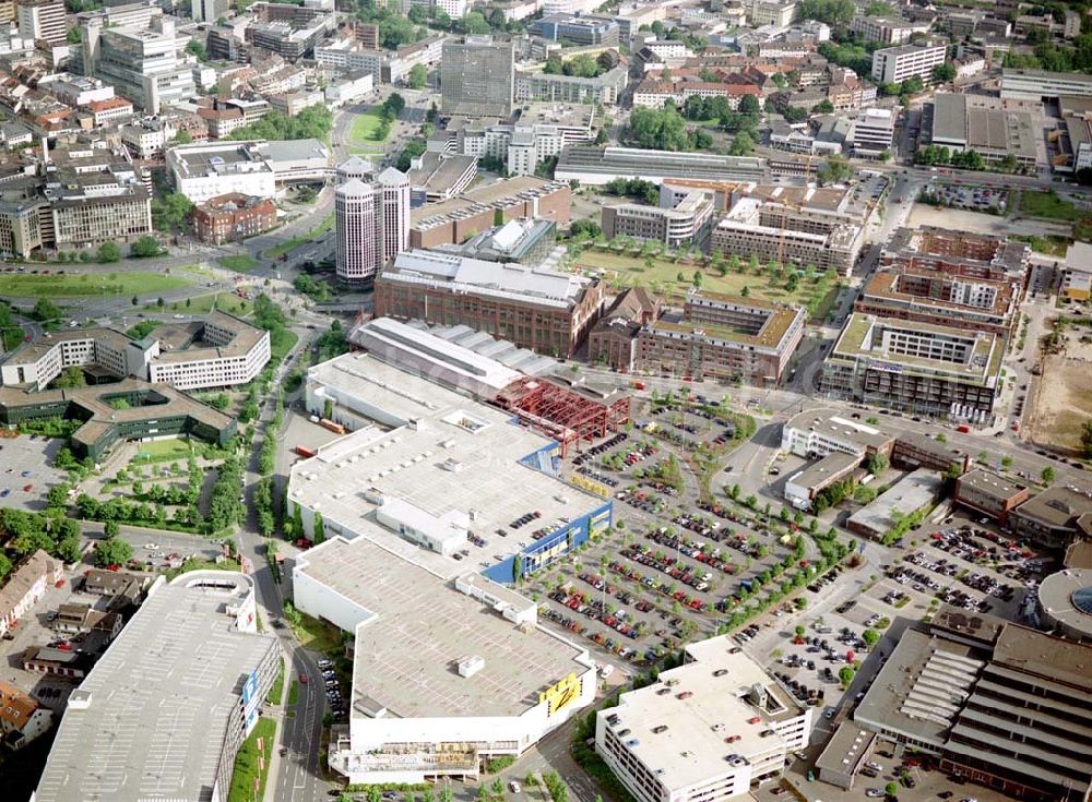 Aerial photograph Essen - IKEA-Einrichtungshaus in Essen-Altendorf mit BAUMARKT-Niederlassung sowie der alten KRUPP-Halle mit Brücke zur Innenstadt.