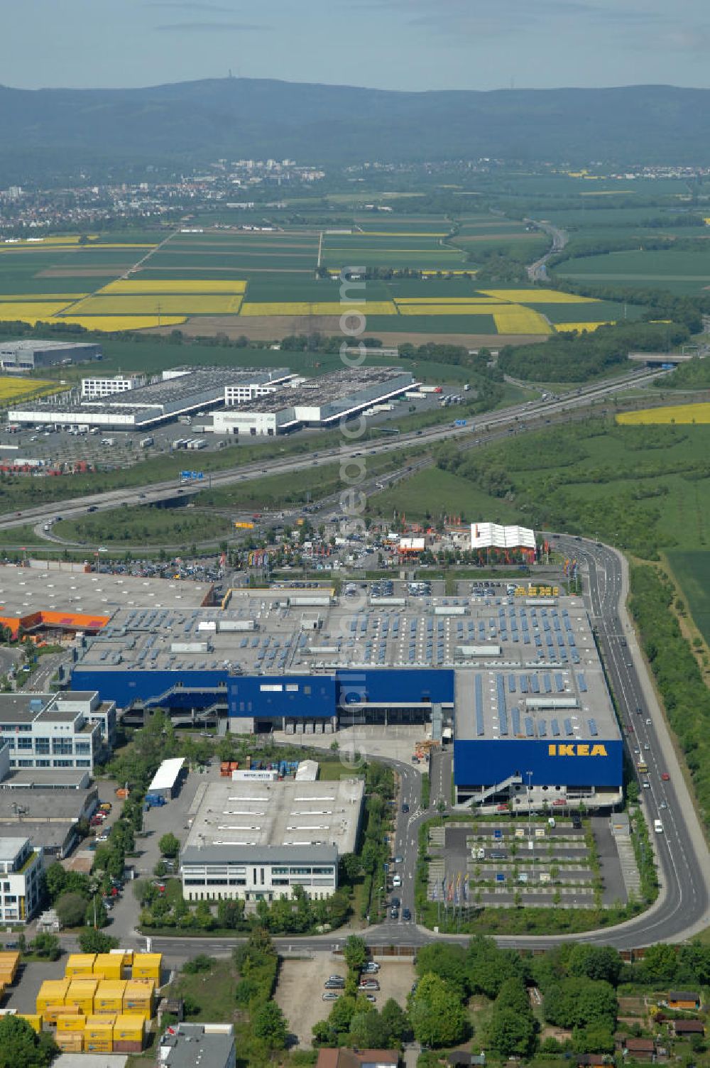 Aerial image Frankfurt am Main - Blick auf das IKEA Einrichtungshaus in Frankfurt am Main an der Züricher Straße 7 in 60437 Frankfurt Nieder-Eschbach.