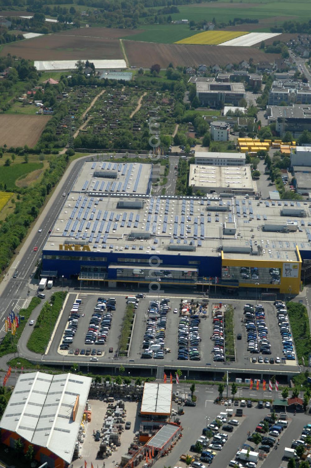 Aerial photograph Frankfurt am Main - Blick auf das IKEA Einrichtungshaus in Frankfurt am Main an der Züricher Straße 7 in 60437 Frankfurt Nieder-Eschbach.